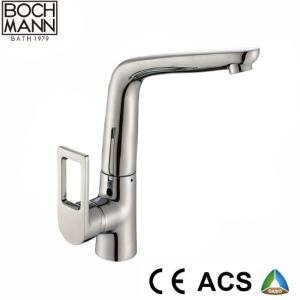 China Wenzhou Factory Brass Chrome Medium Size Hot and Cold Water Mixers Faucets